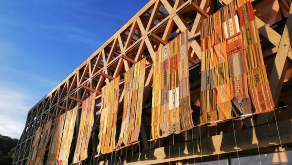 Inauguran obra creada con 900 telares de mujeres de La Araucanía